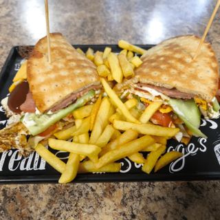 Сандвич с бекон и яйце