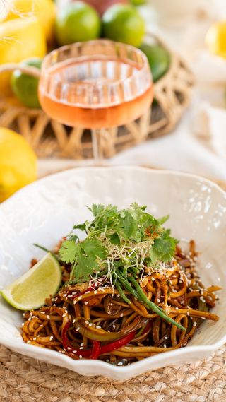 Уок със зеленчуци