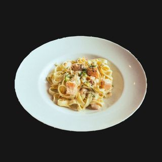 ФЕТУЧИНИ С СЕМГОЙ