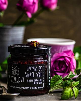 ვერველევი ჟოლოსა და ვარდის ჯემი 260 გრ