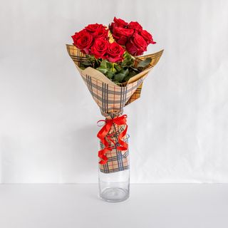 Букет с 25  червени рози