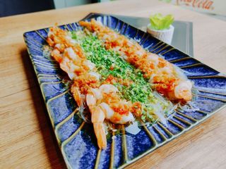 Gamberi al vapore con salsa all'aglio e spaghetti di soia