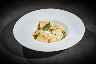 Ravioli burro e salvia