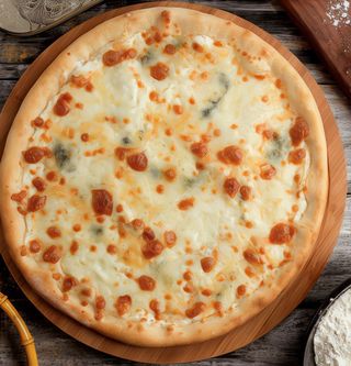 Pizza Cuatro quesos (33 cm.)