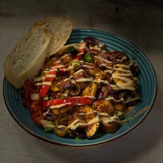 Sałatka z tofu i grillowanymi warzywami