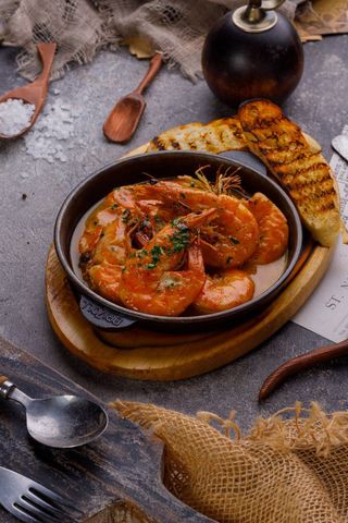 Creveți în Sos untos