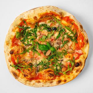 Rakovčeva pizza inćuni