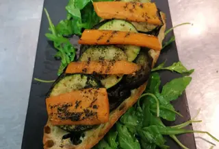 Bruschetta de Legumes na Chapa