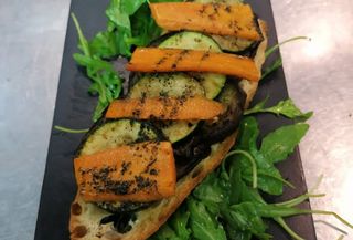 Bruschetta de Legumes na Chapa