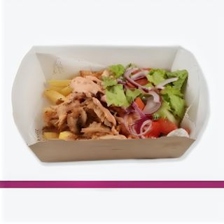 Донер с курицей на тарелке с фри