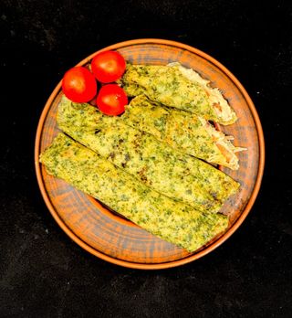 Млинці зі шпинатом,куркою,томатами та сиром Моцареллою (160г)