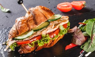 კრუასანი ქათმით