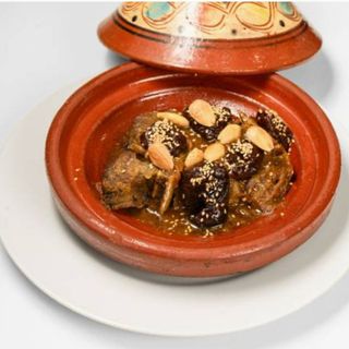 Tayin De Ternera Con Ciruelas