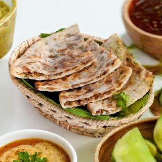 Stuffed kulcha - (keema naan / onion kulcha / pesawari laccha paranta)