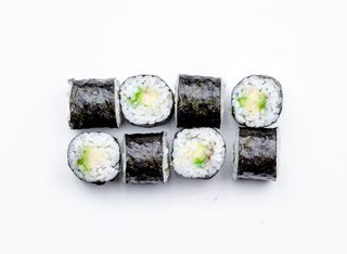 Хосомаки авокадо (90г)