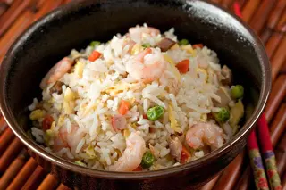 Arroz frito con gambas