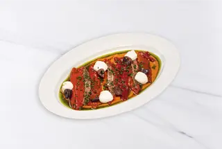 Печеные перцы с соусом ромеско и анчоусами