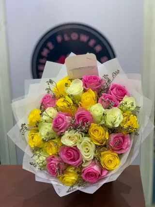30 Stems of Mixed Roses with Fillers