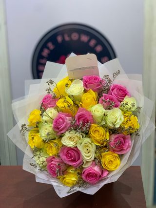 30 Stems of Mixed Roses with Fillers