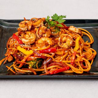 Smażony Makaron z Krewetkami 