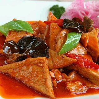  Tou-fu fritto con carne macinata e verdure non piccante 红烧豆腐