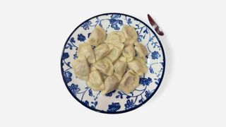 Kuvane knedle sa junetinom 牛肉水饺
