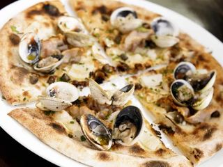 Pizza La Moule Blanche