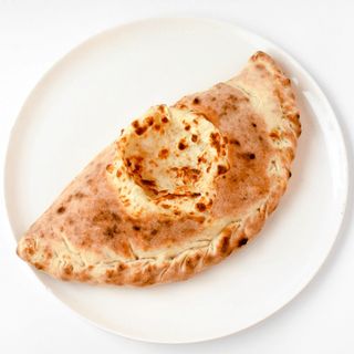 Calzone ai quattro formaggi