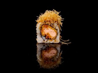 Uramaki sake tempura