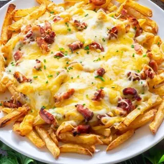 Patatas bacon cheese fríes 