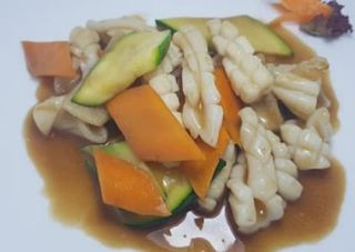 126 Calamari con verdure