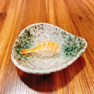 28B. Nigiris de Langostinos Flameado