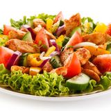 Салата от пилешко месо и краставици на лентички (300г)