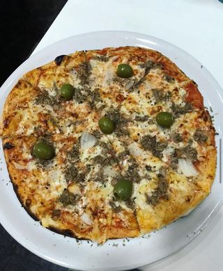 Tuna pizza