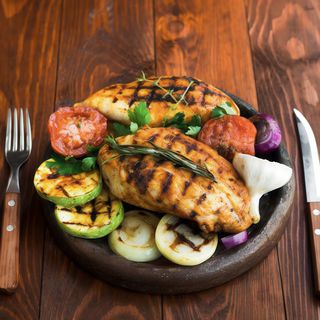 Churrasco De Pollo Al Grill Con Verduritas