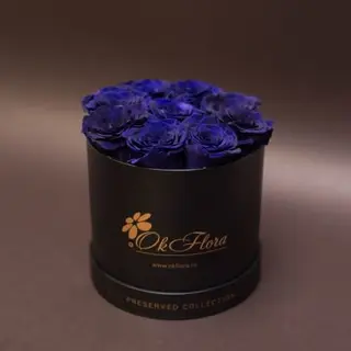 9 trandafiri criogenați albaștri în cutie de lux mică neagră