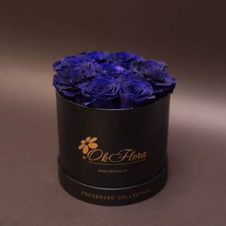 9 trandafiri criogenați albaștri în cutie de lux mică neagră