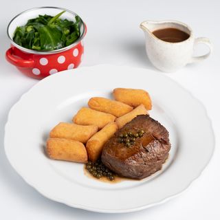 Biftek u umaku od bukovača i domaći kroketi