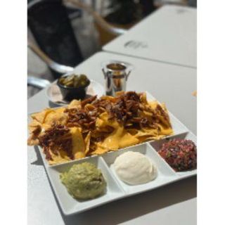 NACHOS CON PASTOR