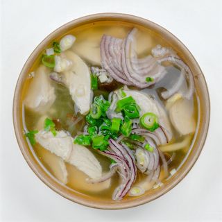 Z Kurczakiem, Grzybami Mun i Makaronem Sojowym