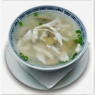 Sopa de pollo con champiñón