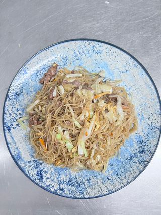 27 Fideo De Arroz Con Ternera