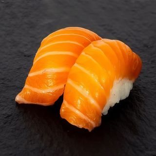 Nigiri Salmón (2 pzs.)