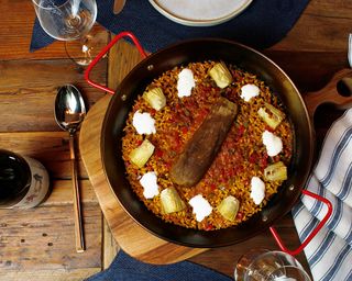 Paella de berenjena ahumada con alcachofas (2 personas)