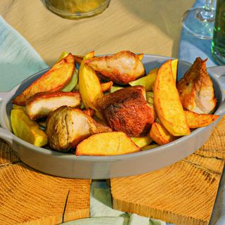 ოჯახური ღორის ხორცით