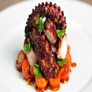 Hobotnica na žaru po kg