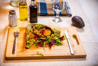 Wrapp cu avocado si falafel