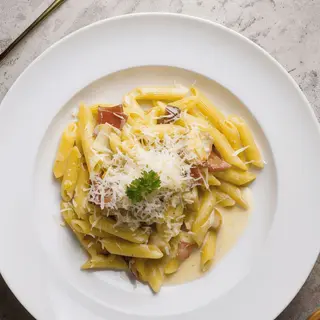 Penne speck e zafferano