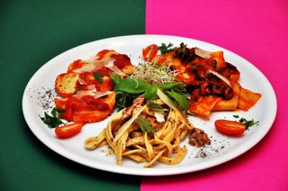 TRZY PASTY [specjalność zakładu]