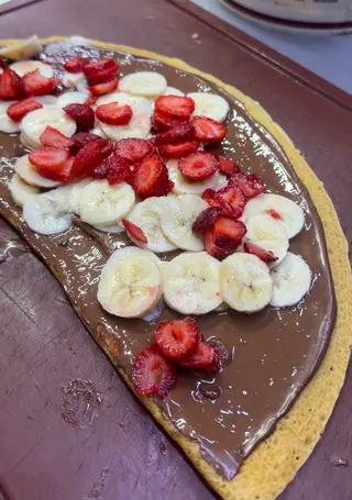 Clatita Nutella, banane si capsuni